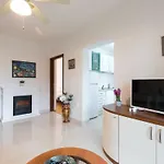 Calista شقة
